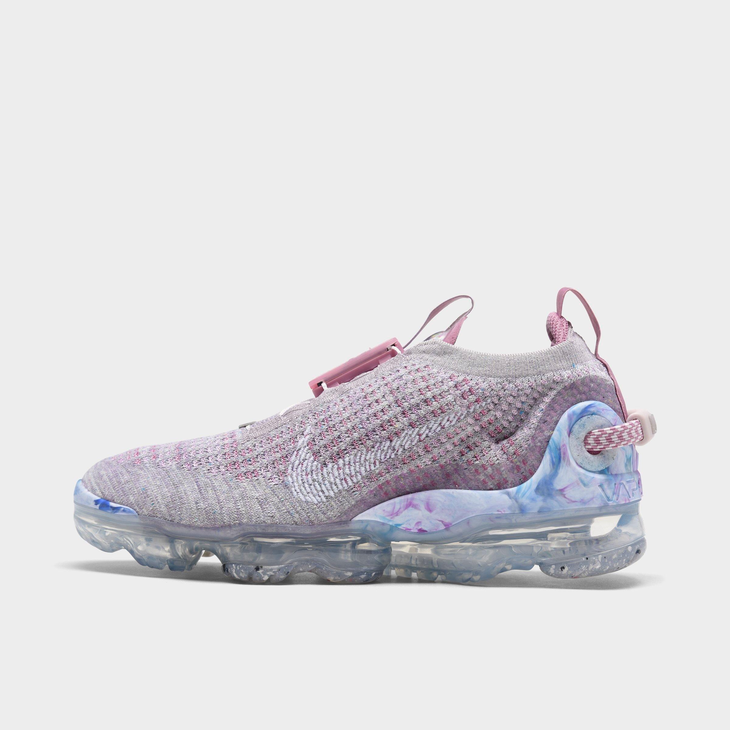 white vapormax for women