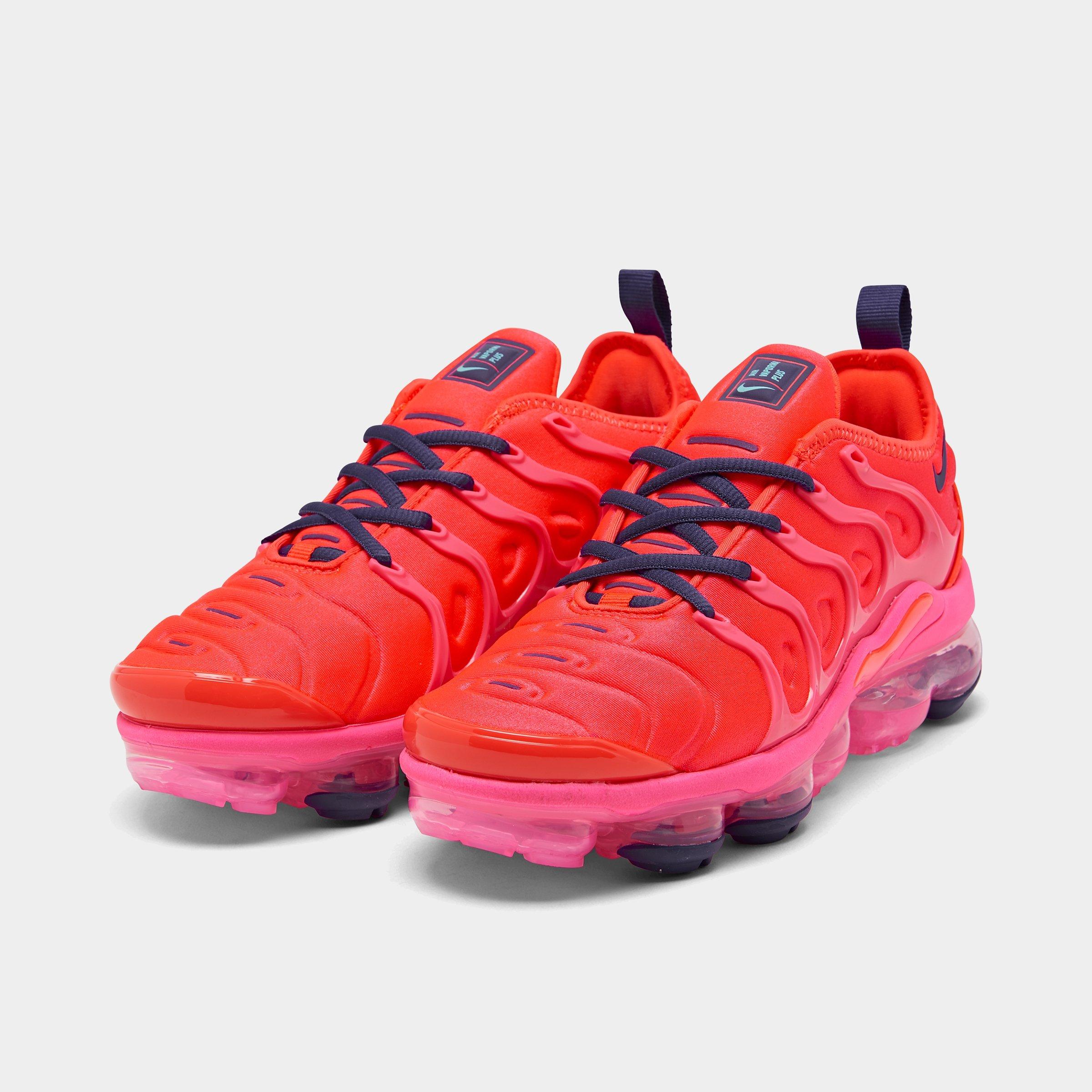 pink nike vapormax plus