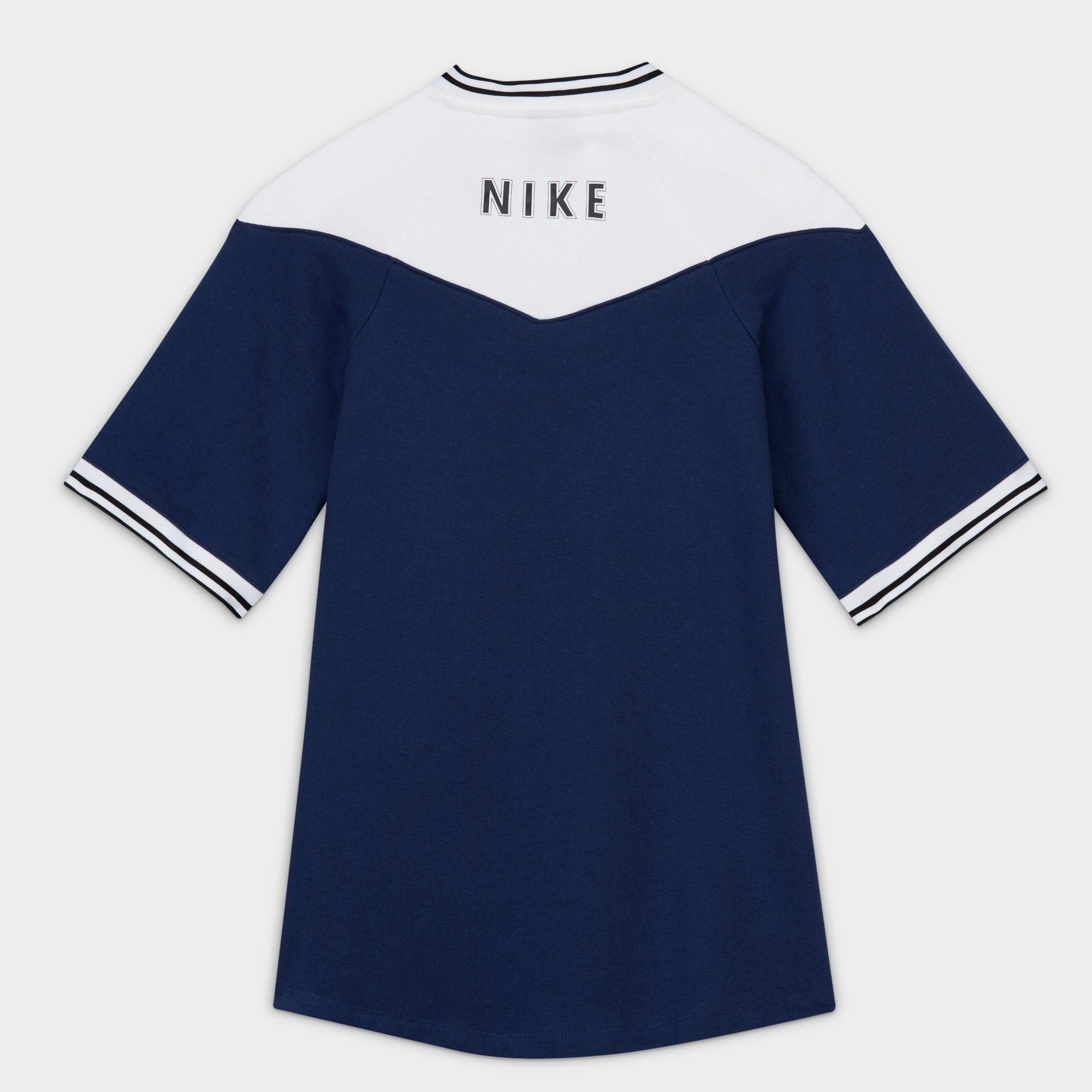 nike sportswear sweater