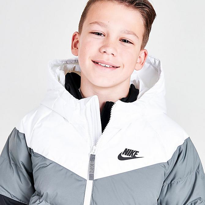 On Model 5 view of Kids' Nike Sportswear Chevron Colorblock Puffer Jacket in White/Smoke Grey/Black Click to zoom