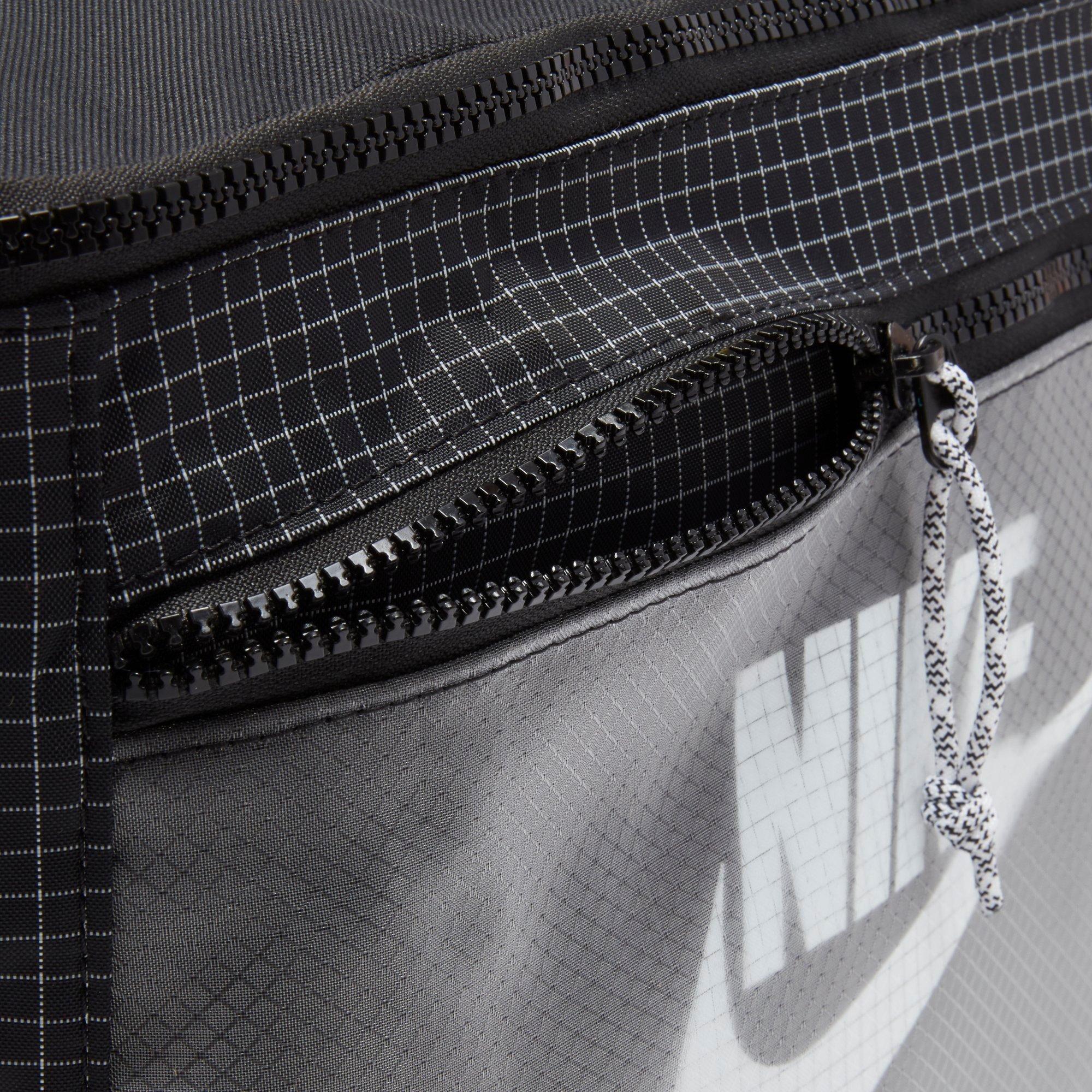 nike fanny pack finish line
