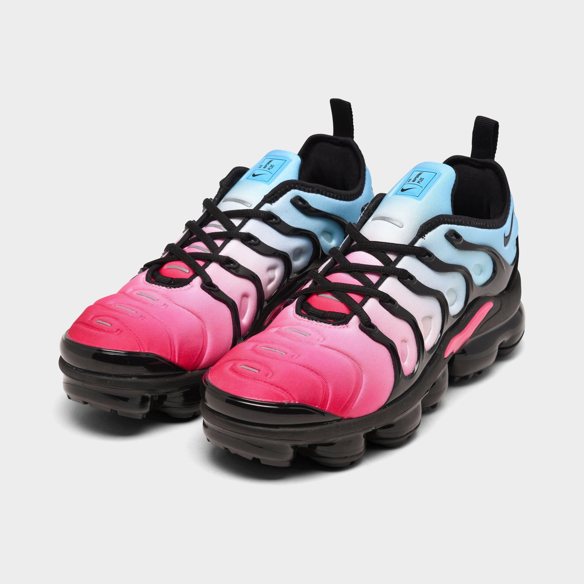 nike vapormax women's black and pink