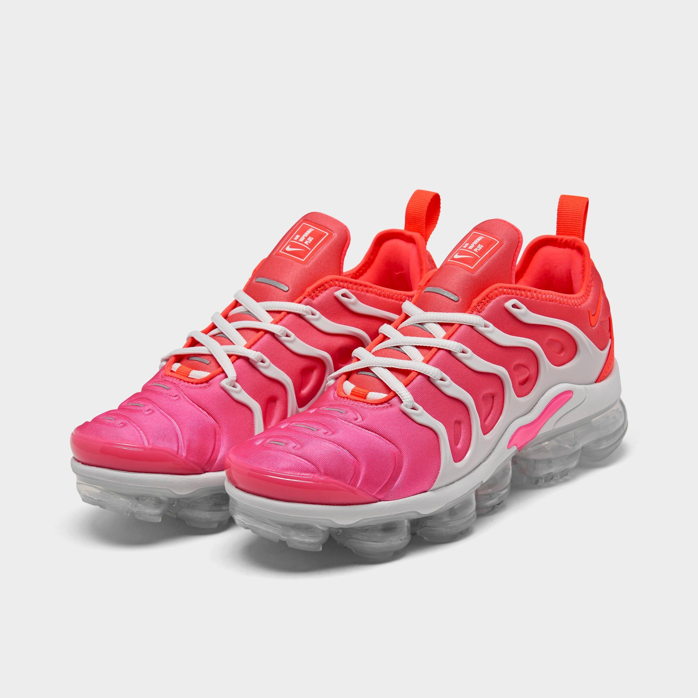 vapormax plus crimson pink