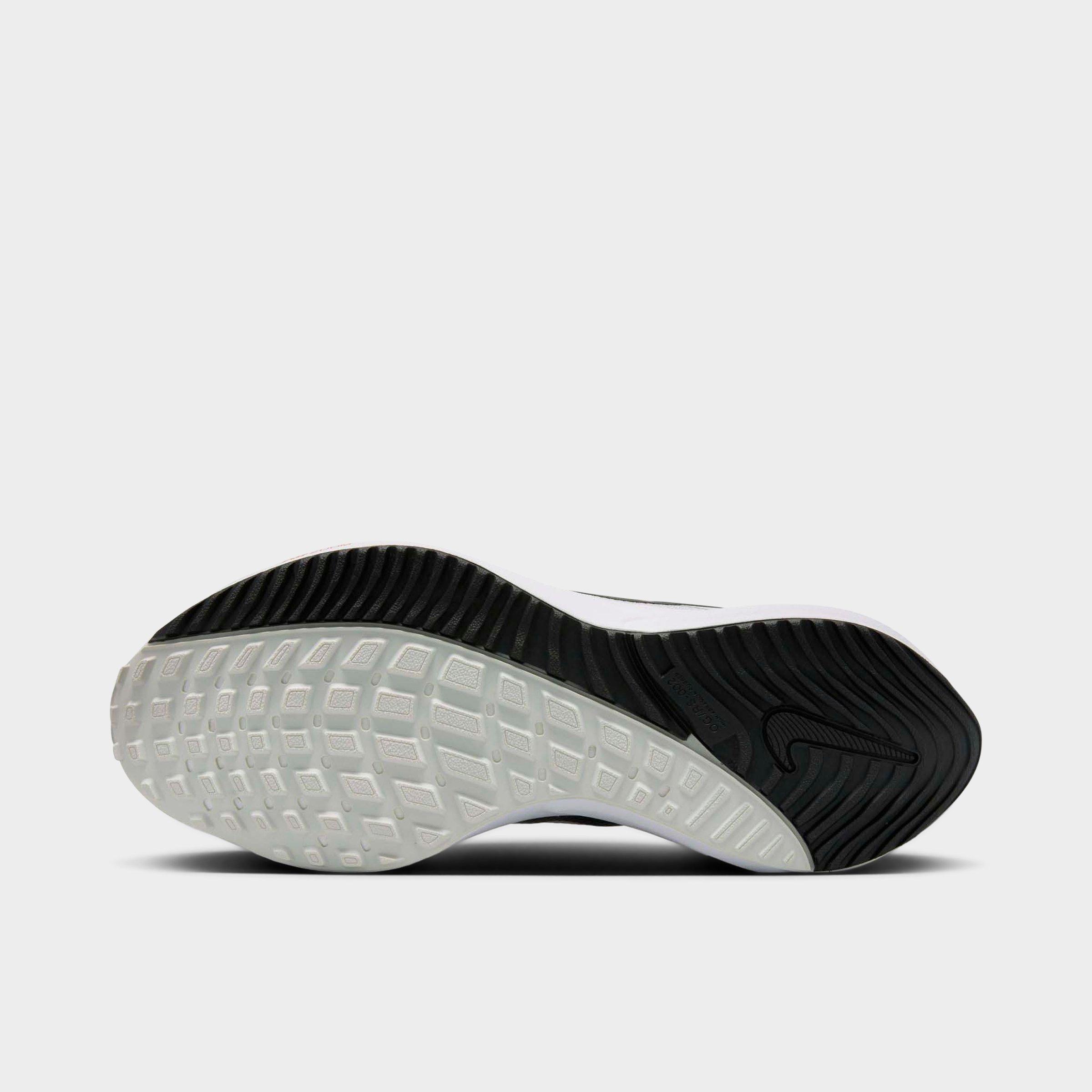 Nike vomero black and white