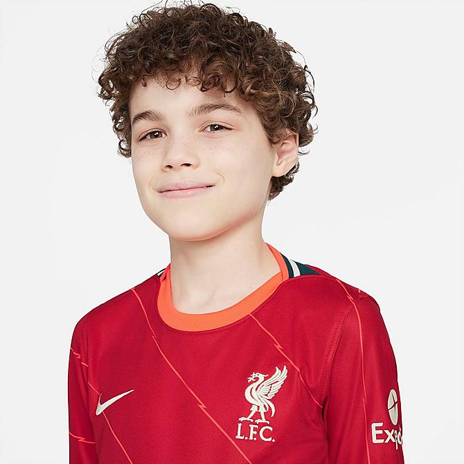 Back Right view of Kids' Nike Liverpool FC 2021/22 Stadium Home Soccer Jersey in Gym Red/Bright Crimson/Fossil Click to zoom