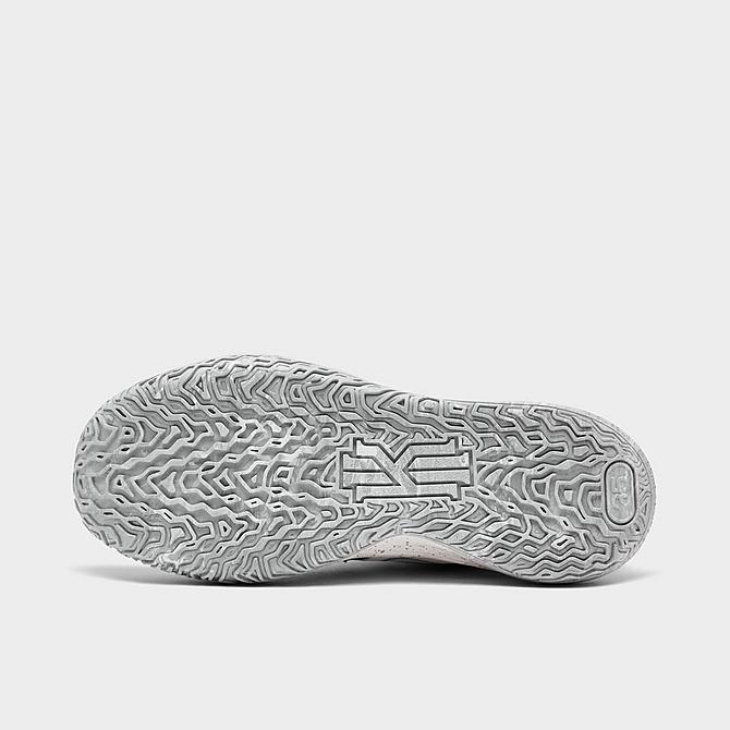 Bottom view of Little Kids' Nike Kyrie 7 SE Chip Basketball Shoes in Light Smoke Grey/White/Smoke Grey Click to zoom
