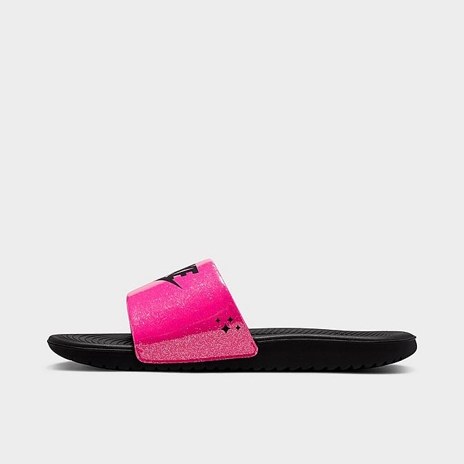 Right view of Girls' Little Kids' Nike Kawa SE Slide Sandals in Very Berry/Black Click to zoom