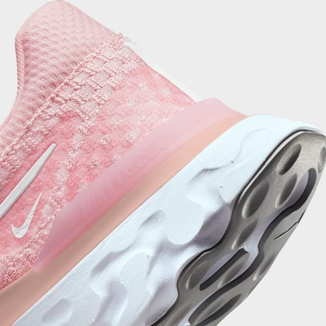 White and pink outlet nike react