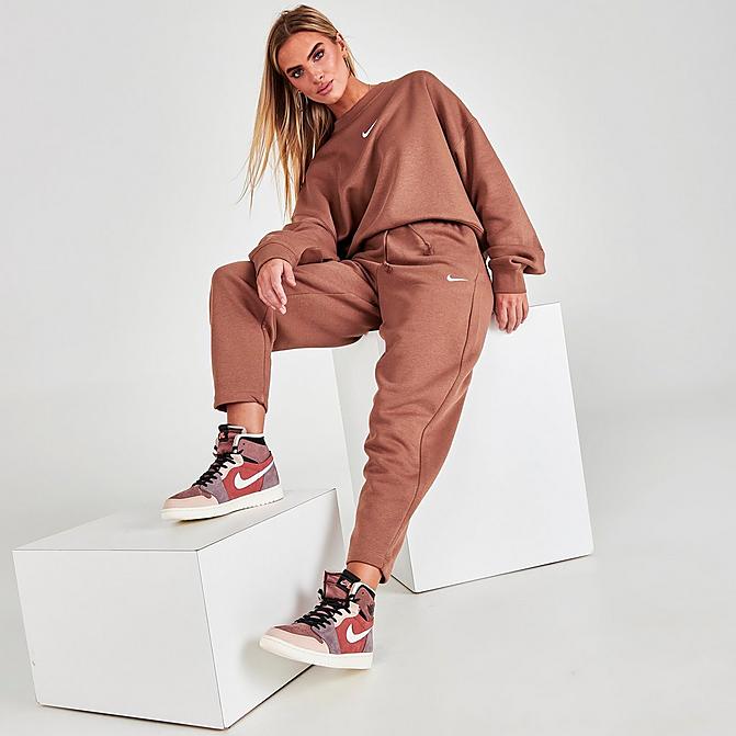 Front view of Women's Nike Sportswear Collection Essentials Curve Fleece Jogger Pants in Archaeo Brown/White Click to zoom