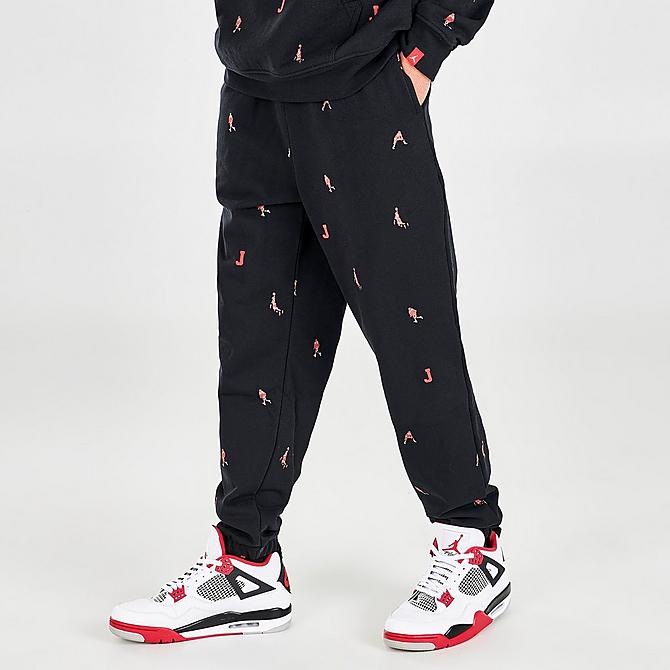 Front Three Quarter view of Men's Jordan Essentials Printed Fleece Jogger Pants in Black Click to zoom