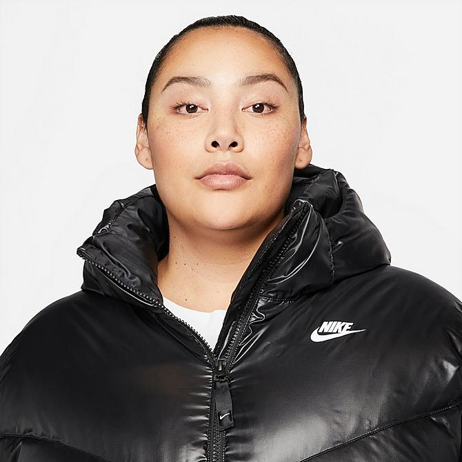 On Model 6 view of Women's Nike Sportswear Therma-FIT City Series Long Parka in Black/White Click to zoom