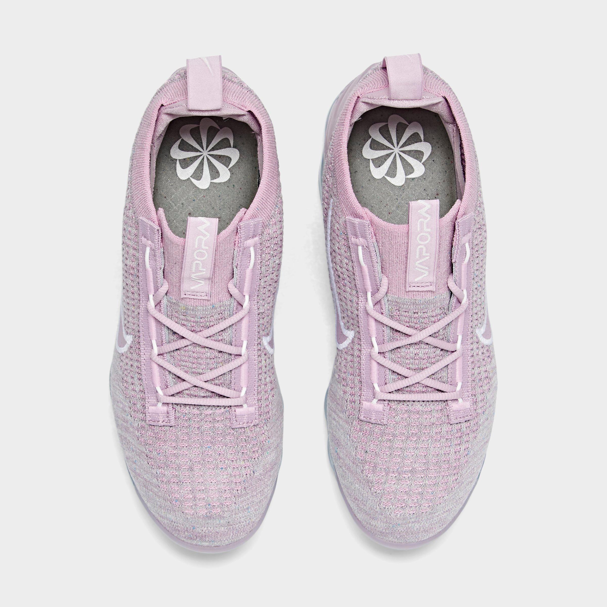 vapormax women finish line