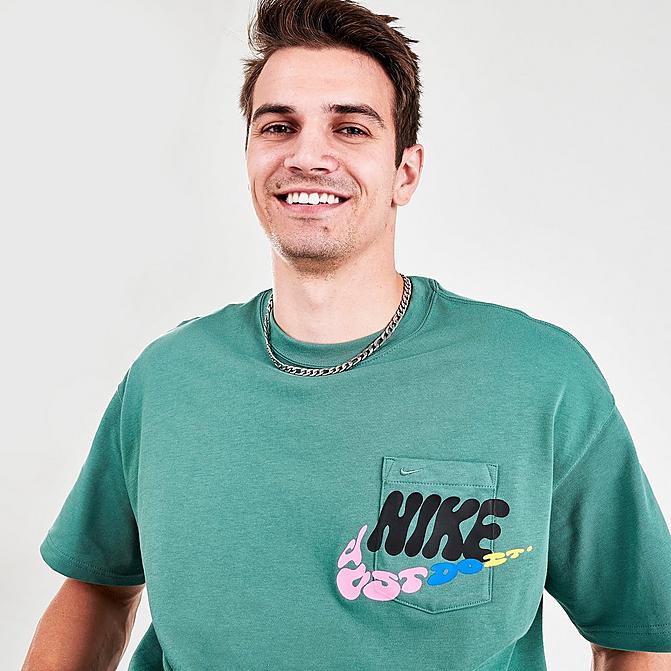 Front view of Men's Nike Sportswear Max 90 Graphic T-Shirt in Bicoastal Click to zoom