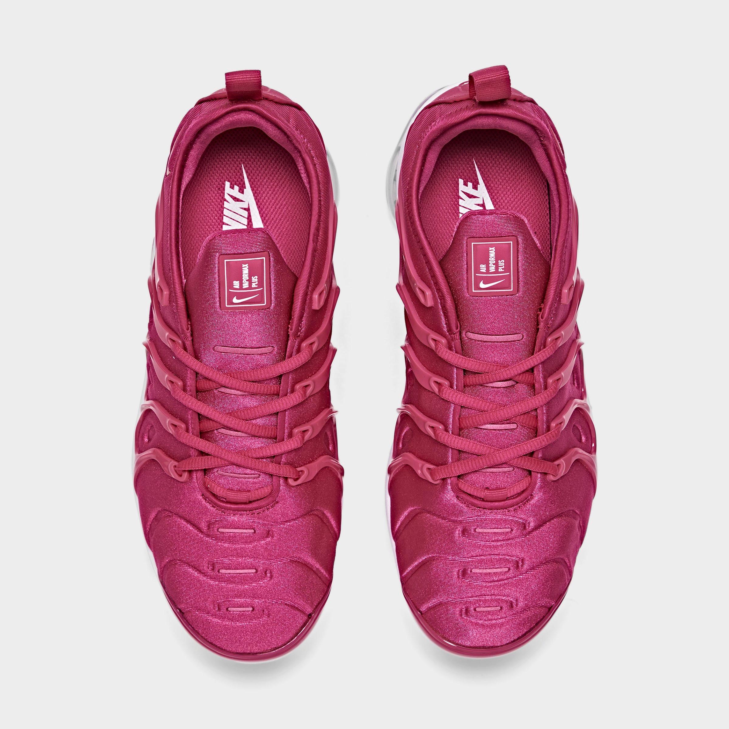 pink vapormax finish line