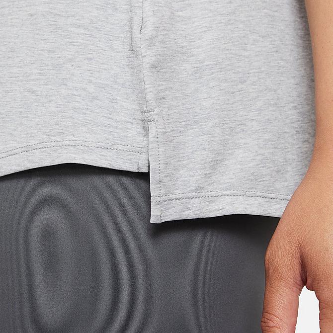 On Model 5 view of Women's Nike Dri-FIT One Luxe Training Tank (Plus Size) in Particle Grey/Heather/Reflective Silver Click to zoom