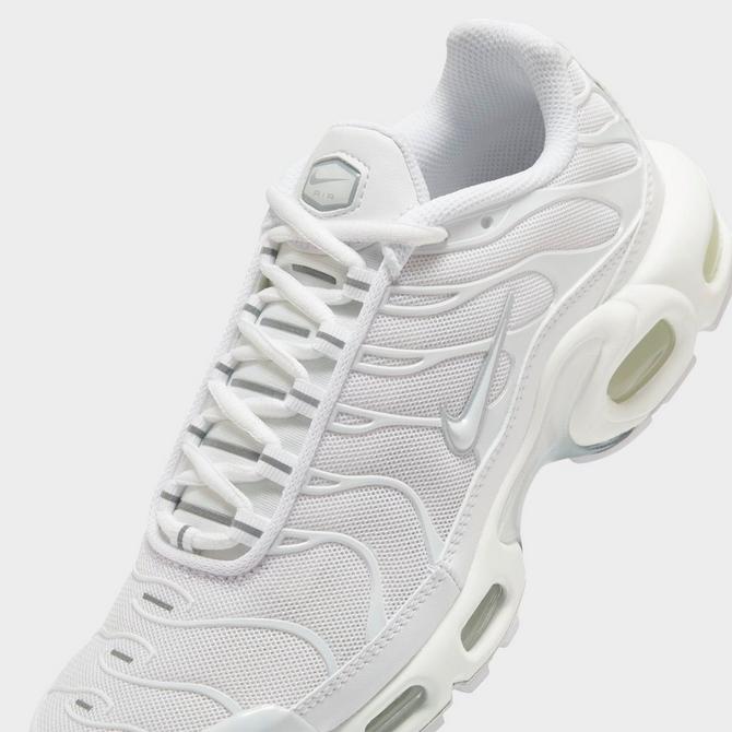 Front view of Women's Nike Air Max Plus Casual Shoes in White/Pure Platinum/White Click to zoom