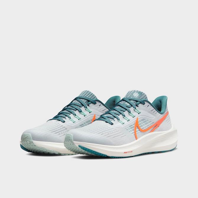 Nike pegasus older sales kids