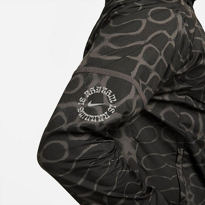On Model 5 view of Men's Nike Wild Run Windrunner All-Over Print Jacket in Black/Anthracite/White Click to zoom