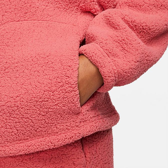 On Model 5 view of Women's Nike Therma-FIT Core Cozy Fleece Sweatshirt (Plus Size) in Archaeo Pink/White Click to zoom