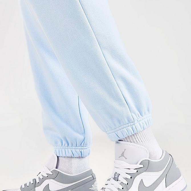 On Model 6 view of Women's Jordan Essentials Fleece Jogger Pants in Celestine Blue Click to zoom