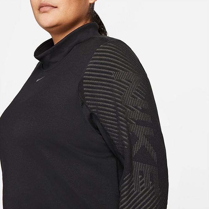 On Model 5 view of Women's Nike Pro Therma-FIT ADV Long-Sleeve Training Top (Plus Size) in Black/Metallic Silver Click to zoom