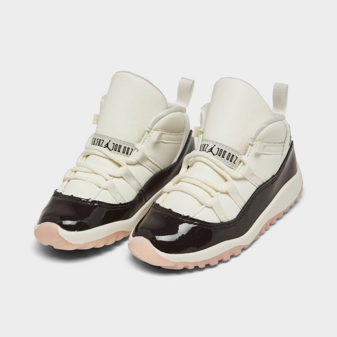 Finish line deals jordan retro 11