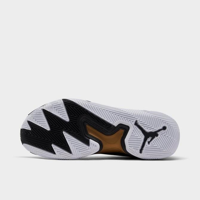 Black and white jordan basketball clearance shoes