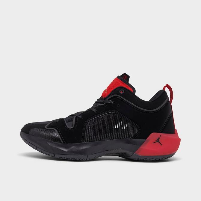 Black and red 2024 jordan basketball shoes