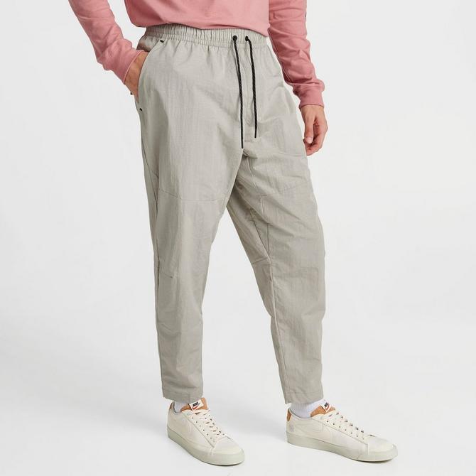 Nike Sportswear Tech Essentials Men's lined Commuter Pants.