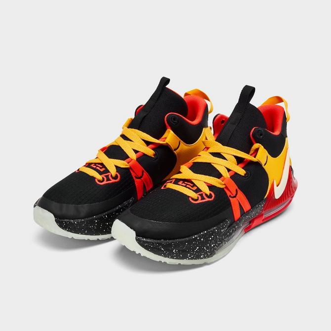 Nike Big Kids' LeBron Witness 7 Basketball Shoes in Black/Black Size 4.5