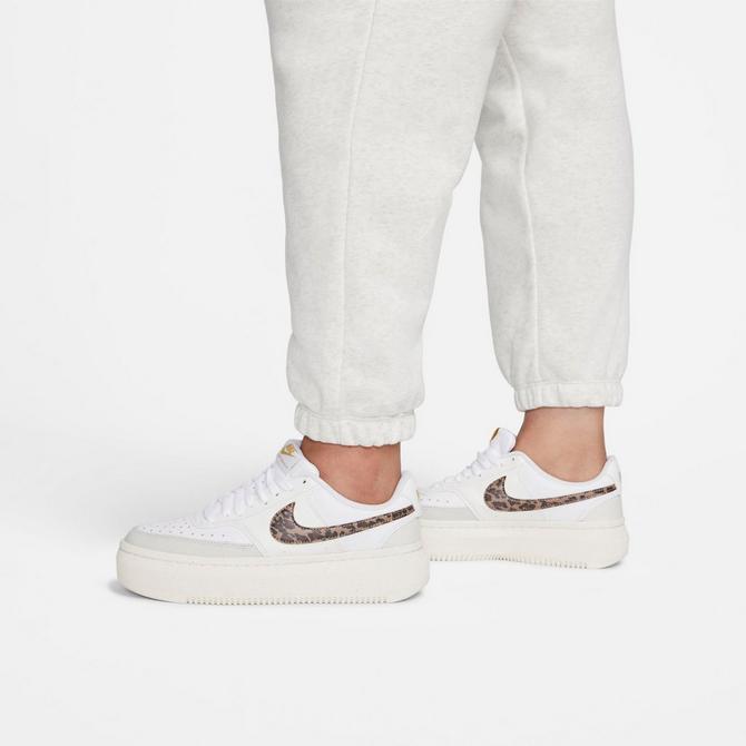 Nike Sportswear Club Fleece Women's Mid-Rise Oversized Cargo Sweatpants  (Plus Size).