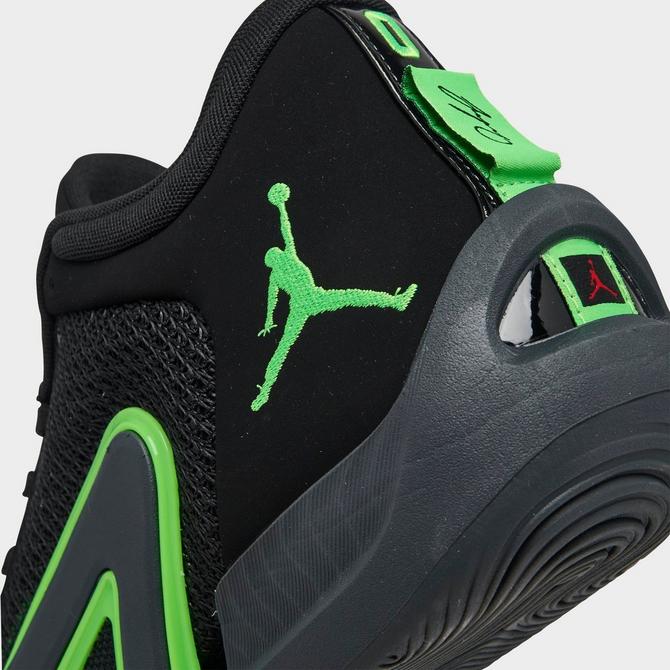 Black and green nike hotsell basketball shoes