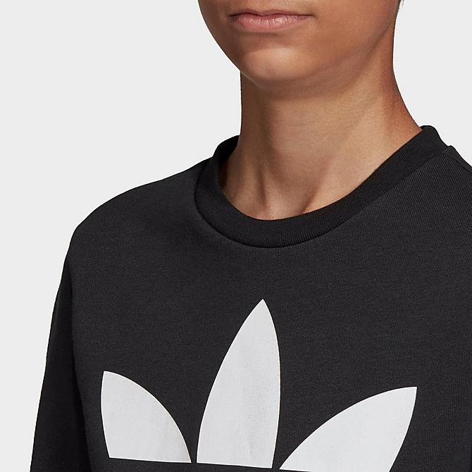 On Model 5 view of Kids' adidas Originals Trefoil Crewneck Sweatshirt in Black/White Click to zoom
