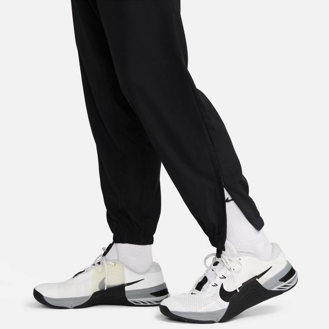 Men's Nike Form Dri-FIT Tapered Versatile Pants | Finish Line