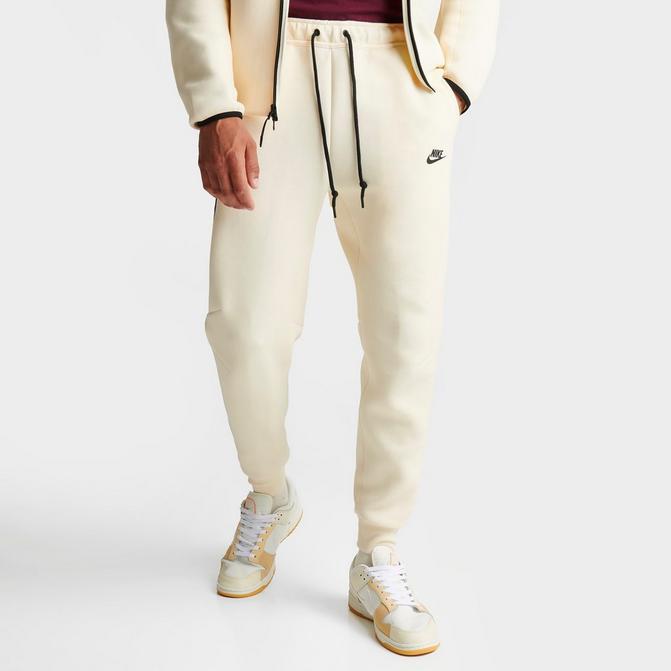 Men's Nike Sportswear Fleece Jogger Pants| Line