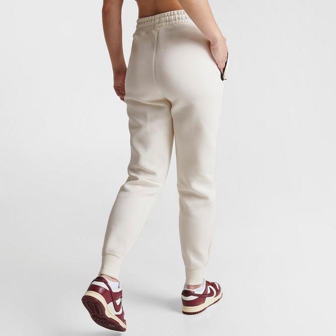 Nike tech outlet pants women