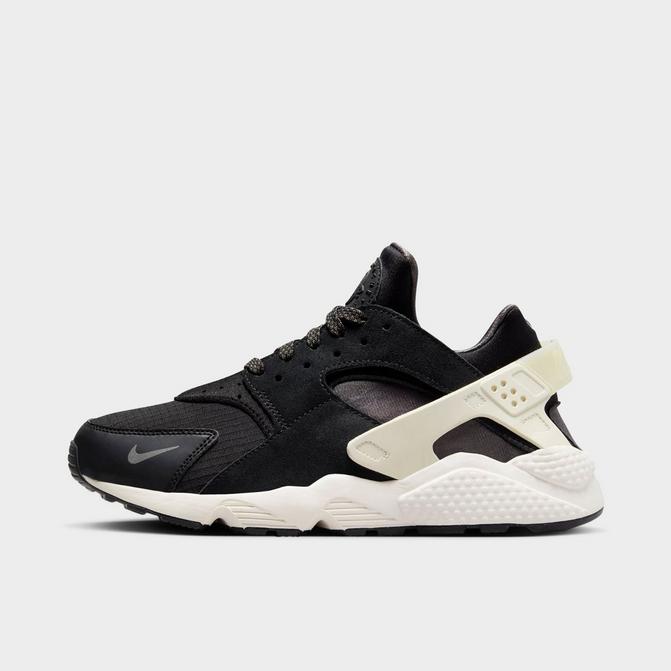 Black and white 2025 huaraches finish line