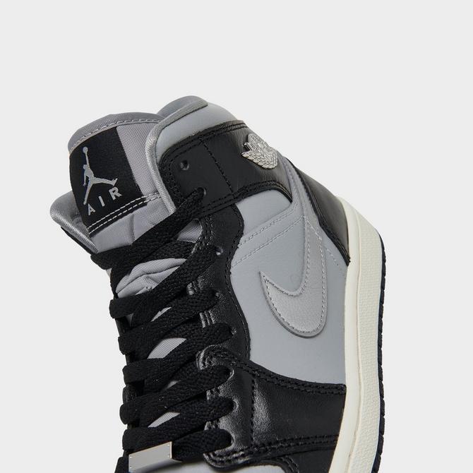 Black and white hotsell retro air jordans womens