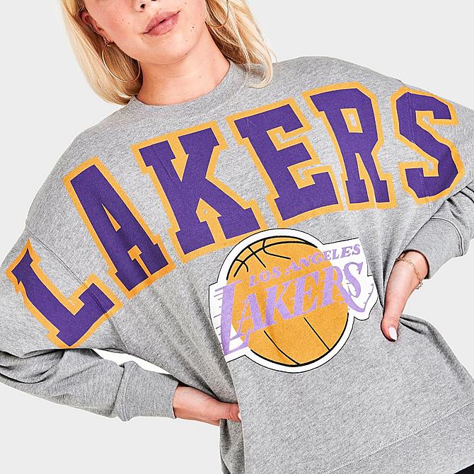 On Model 5 view of Women's Mitchell & Ness Los Angeles Lakers Logo Fleece Crewneck Sweatshirt in Grey Heather Click to zoom