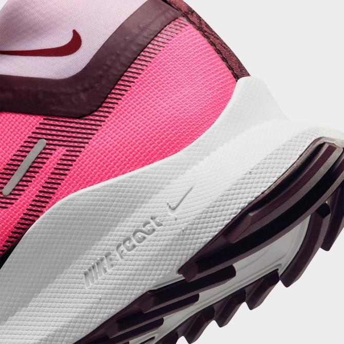 Burgundy nike clearance running shoes