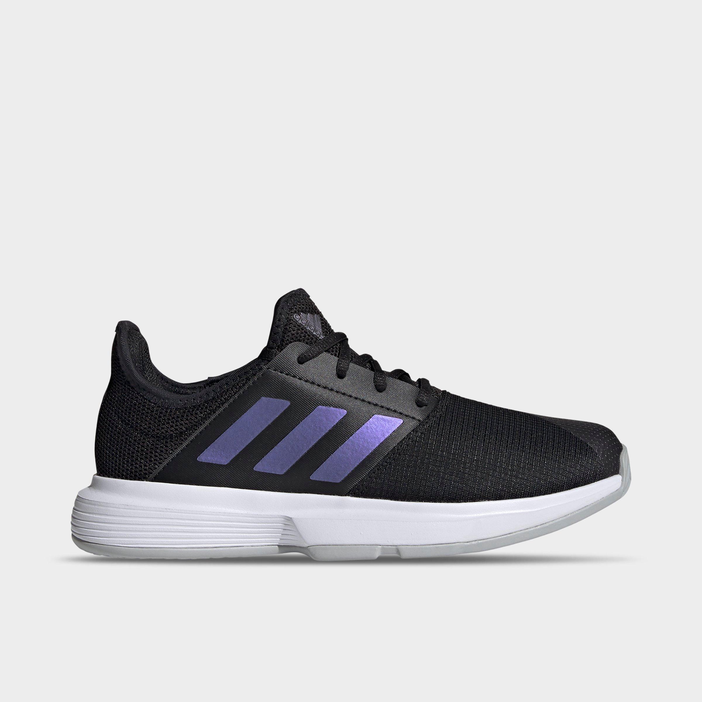 black and grey tennis shoes