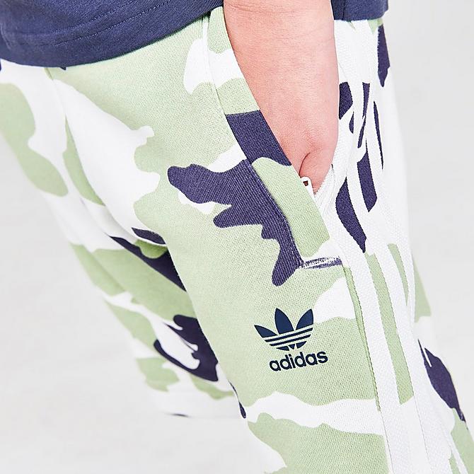 On Model 6 view of Boys' Little Kids' adidas Originals Camo Shorts and T-Shirt Set in Shadow Navy Click to zoom