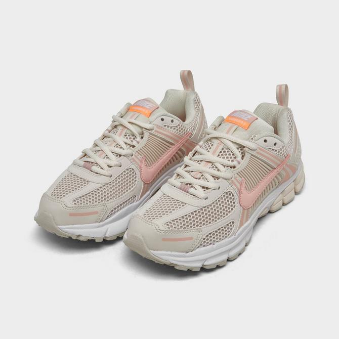 Three Quarter view of Girls' Big Kids’ Nike Vomero 5 Casual Shoes in Phantom/Echo Pink/Light Orewood Brown/White Click to zoom