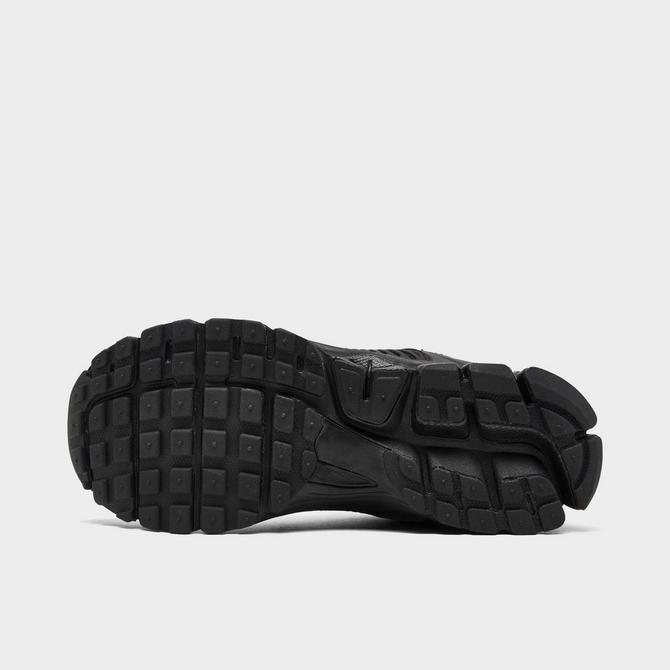 Bottom view of Big Kids' Nike Vomero 5 Casual Shoes in Black/Black Click to zoom