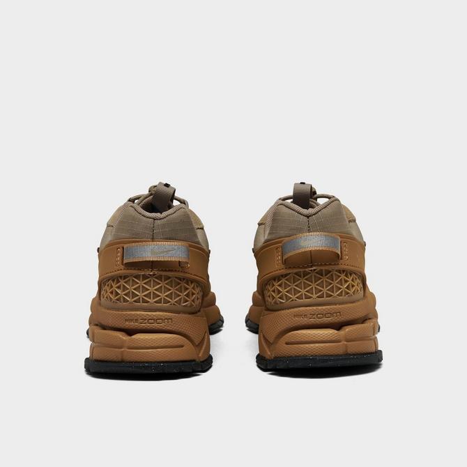 Left view of Women's Nike Zoom Vomero Roam Winterized Casual Shoes in Flax/Khaki/Anthracite/University Gold Click to zoom