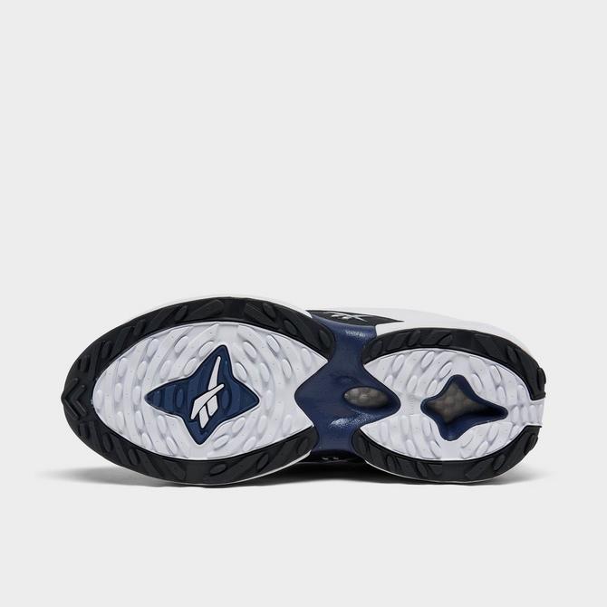 Finish line best sale reebok aztrek