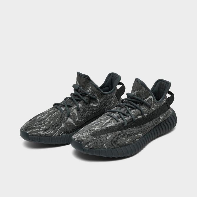 Yeezy Boost 350 V2数少なく非常に貴重な商品です