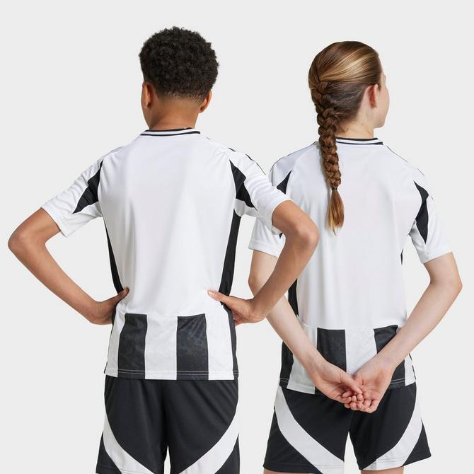 Juventus jersey and shorts shop