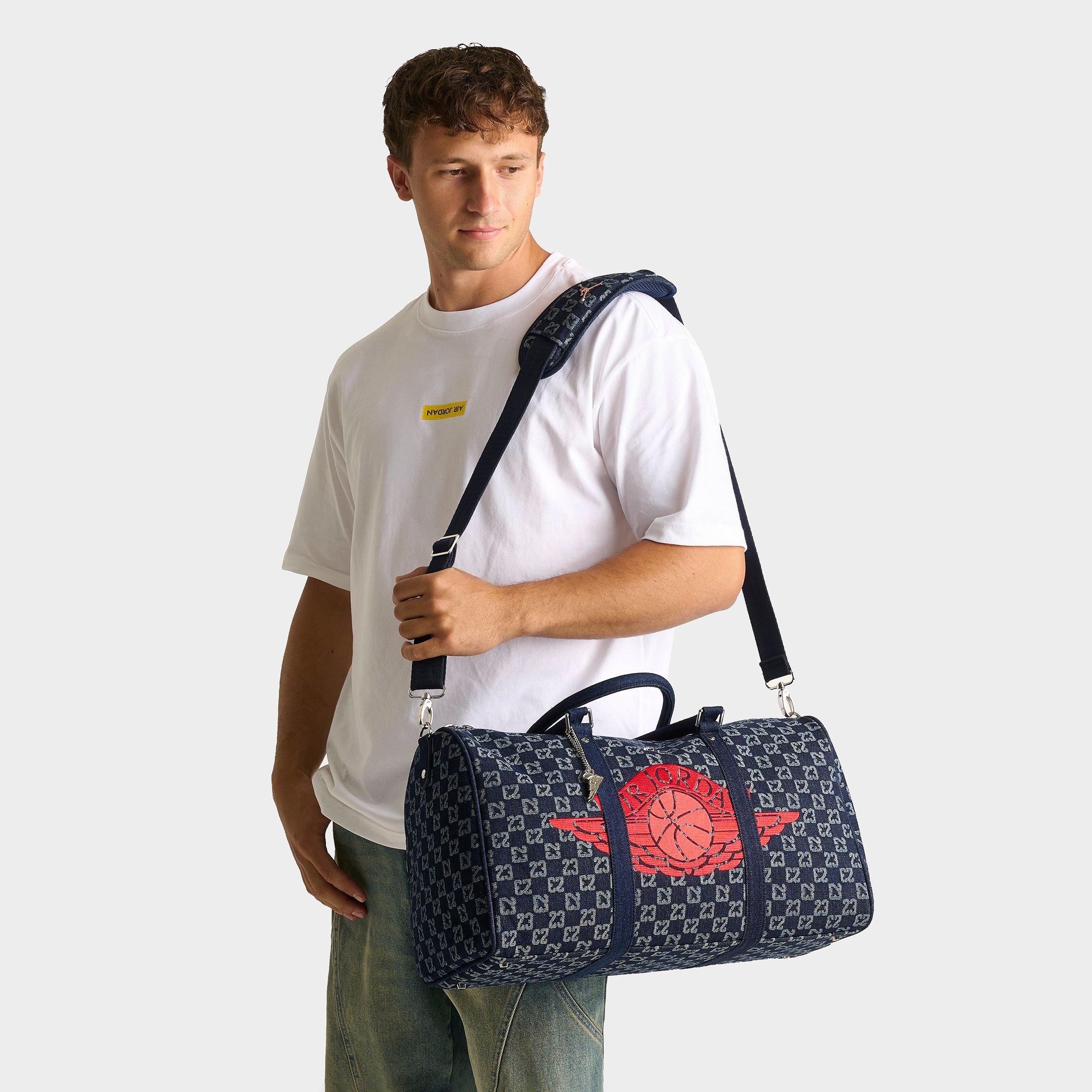 ウイングロゴ　ジョーダン　ボストンバッグ Jordan Wings 23 Monogram Small Duffel Bag (25L) | Finish Line