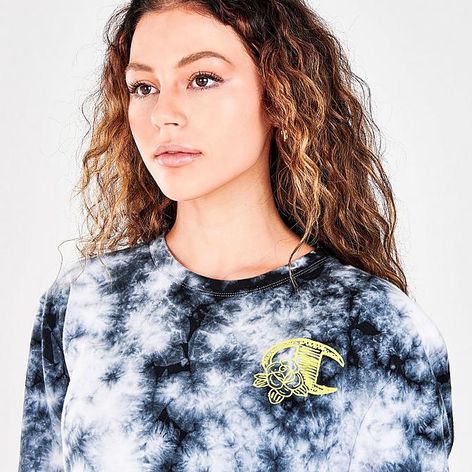 On Model 5 view of Women's Champion Tie-Dye Long-Sleeve T-Shirt in Black/White Click to zoom